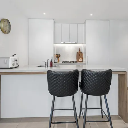 Apartment Chic 2-bed With Skyline Views Pool And Gym Brisbane
