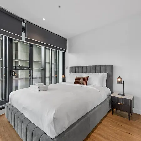 Apartment Chic 2-bed With Skyline Views Pool And Gym *