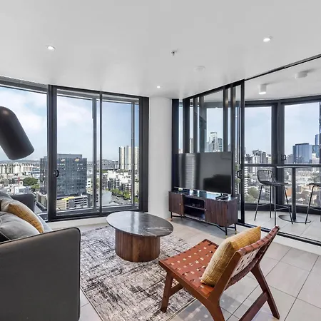 Chic 2-bed With Skyline Views Pool And Gym * Brisbane