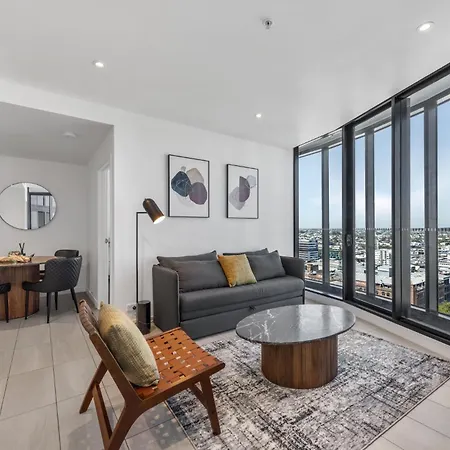 Apartment Chic 2-bed With Skyline Views Pool And Gym *