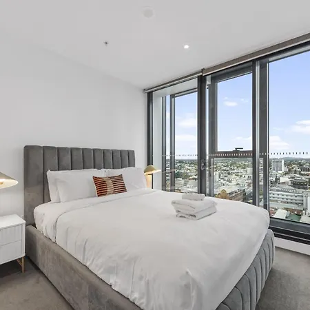 Apartment Chic 2-bed With Skyline Views Pool And Gym