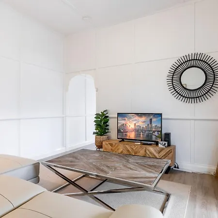 Bright & Cosy 1-bed 15-min From Cbd Holiday home *
