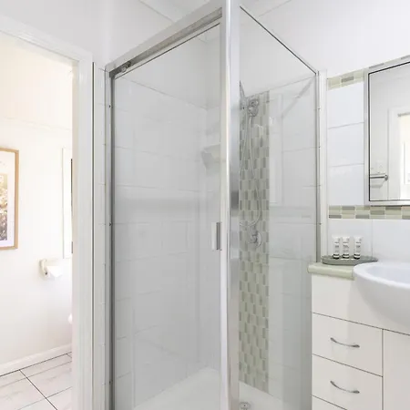 Bright & Cosy 1-bed 15-min From Cbd Holiday home *