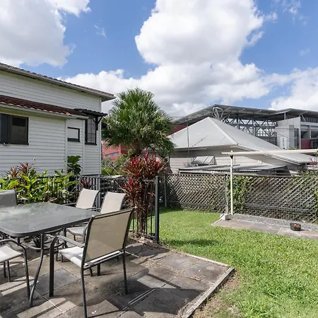 Holiday home Bright & Cosy 1-bed 15-min From Cbd *