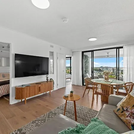 Apartment Stunning! 2bed, 1bath, 1car, Views - Cbd *