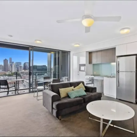 Entire With City Views And Parking Brisbane