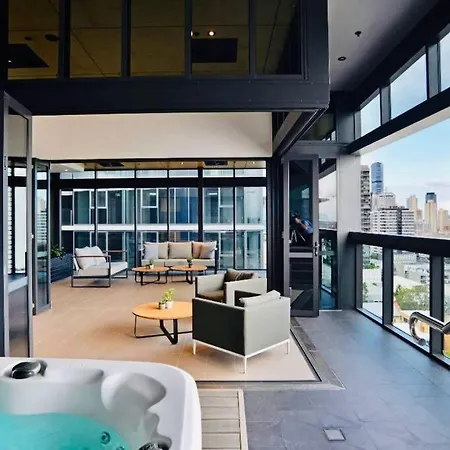 Apartment Luxury And Convenient Unit In South