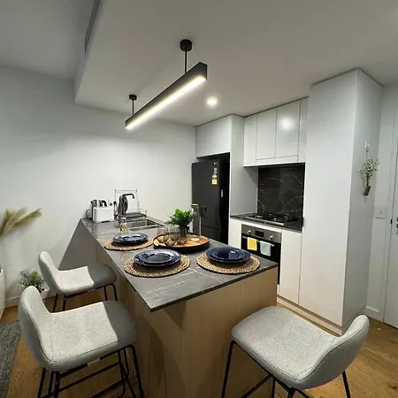 Apartment Luxury And Convenient Unit In South