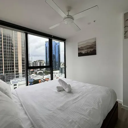 Luxury And Convenient Unit In South Brisbane