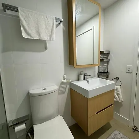 Apartment Luxury And Convenient Unit In South Brisbane