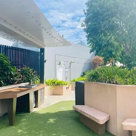 Luxury And Convenient Unit In South