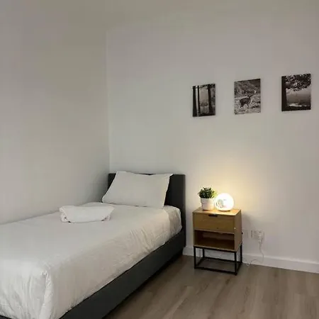 Apartment Luxury And Convenient Unit In South *