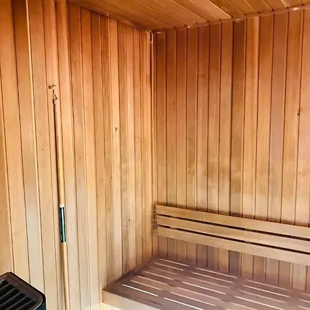 Apartment Luxury And Convenient Unit In South Brisbane
