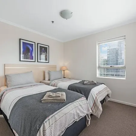 Apartment Heights ~ 2bed/2bath/car/pool/views ~ Cbd