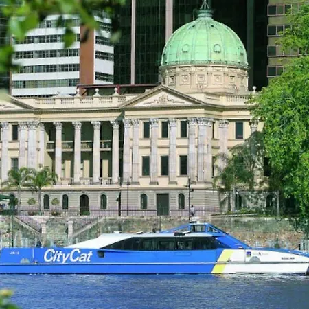 Heights ~ 2bed/2bath/car/pool/views ~ Cbd Brisbane