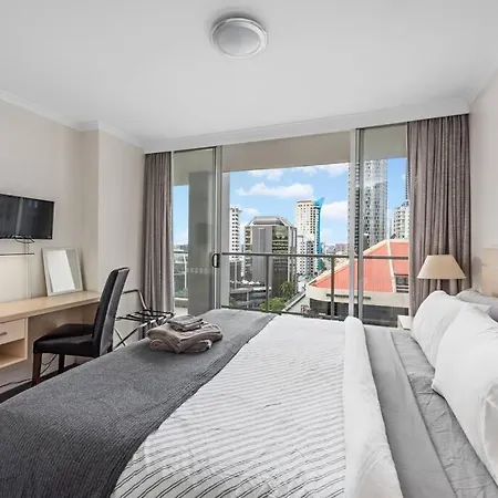 Apartment Heights ~ 2bed/2bath/car/pool/views ~ Cbd