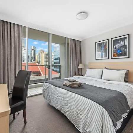 Heights ~ 2bed/2bath/car/pool/views ~ Cbd Brisbane