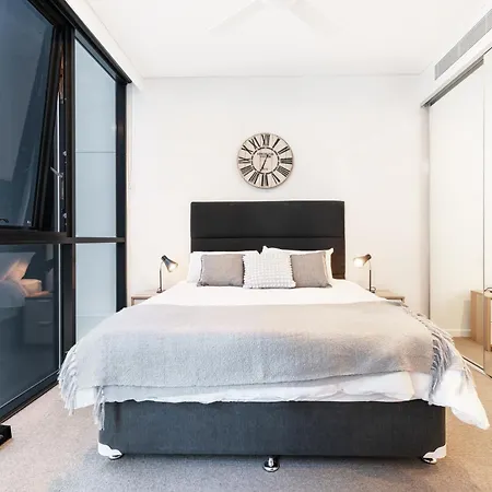 South Bank Beautiful River View Tower Apartment