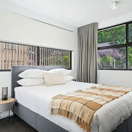 Queen Windsor Iqld * Brisbane