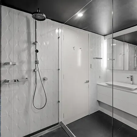 Riverside Luxury Kangaroo Point Apartment
