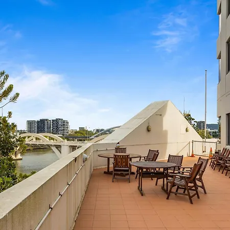 Stylish Riverside 1bed/studio With Rooftop Pool * Brisbane