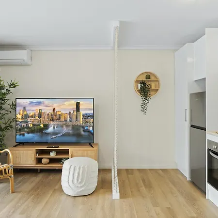 Apartment Coastal With Pool View Brisbane