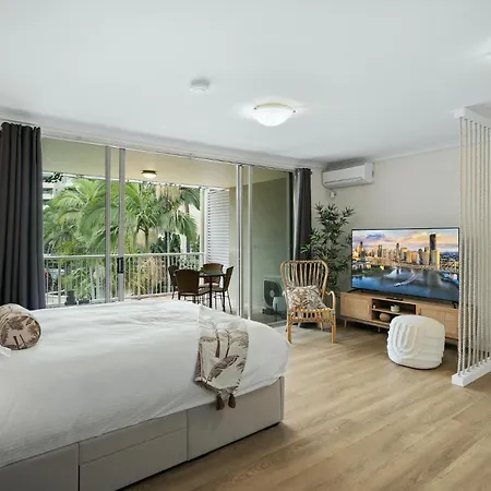 Apartment Coastal With Pool View
