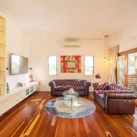 6km To Cbd Convenient 5br Queenslander Coorparoo