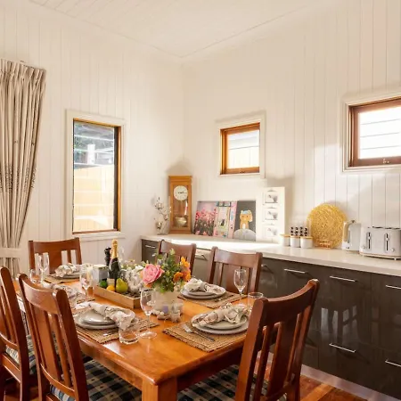 Holiday home 6km To Cbd Convenient 5br Queenslander Coorparoo