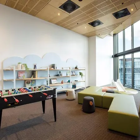 Apartment Stylish W Pool, Gym And Brisbane