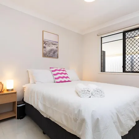 Apartment Parking! Netflix! Air-con! Convenient! Superhost! 6as Brisbane