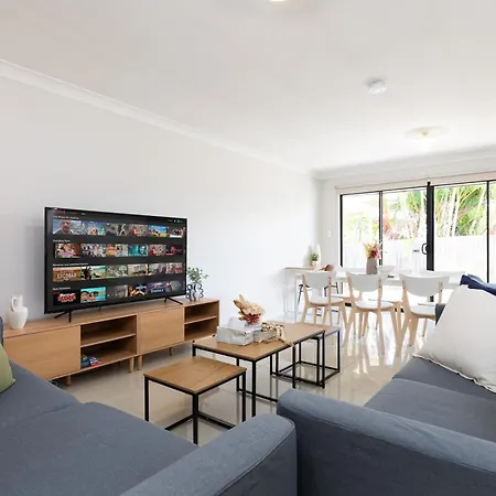 Apartment Parking! Netflix! Air-con! Convenient! Superhost! 6as