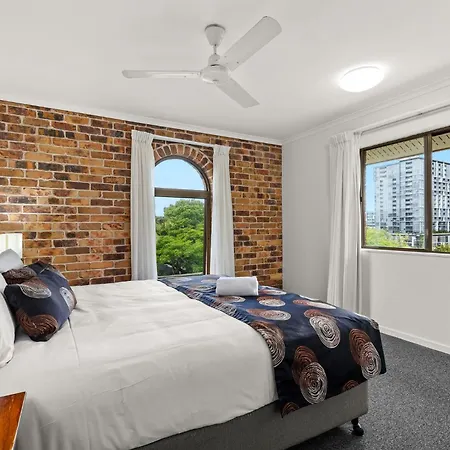 Toowong 3*