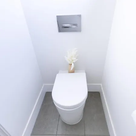 Beautiful Modern 3 Bedroom Family Sleeps 6 Apartment Brisbane