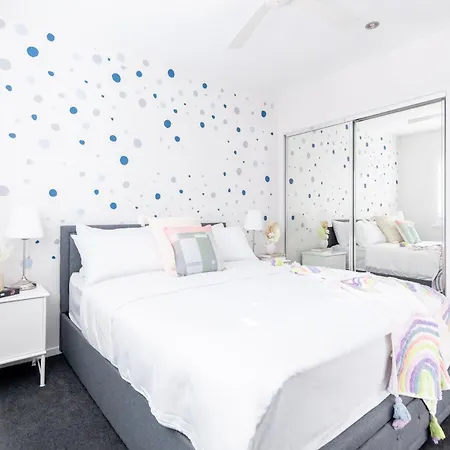 Beautiful Modern 3 Bedroom Family Sleeps 6 Apartment Brisbane
