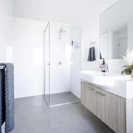 Apartment Beautiful Modern 3 Bedroom Family Sleeps 6 Brisbane