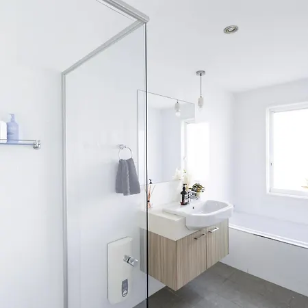Beautiful Modern 3 Bedroom Family Sleeps 6 * Brisbane