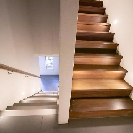 Beautiful Modern 3 Bedroom Family Sleeps 6 *