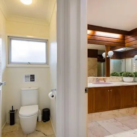 Spacious Hideaway Retreat, Brookfield, * Brisbane