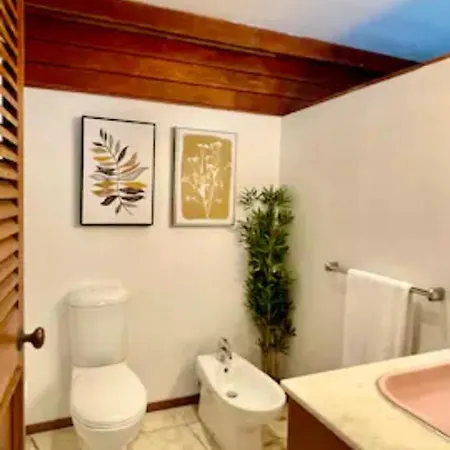 Spacious Hideaway Retreat, Brookfield, Holiday home *