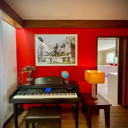 Spacious Hideaway Retreat, Brookfield, *