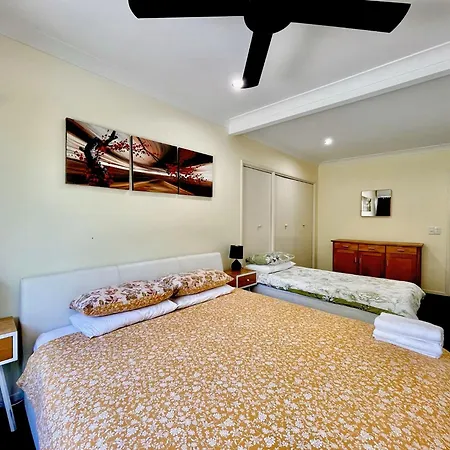 Spacious Hideaway Retreat, Brookfield, Holiday home *
