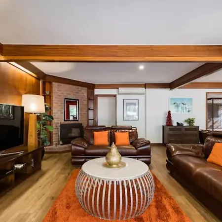 Spacious Hideaway Retreat, Brookfield, Holiday home