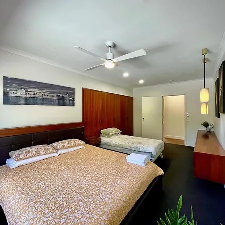 Spacious Hideaway Retreat, Brookfield, *