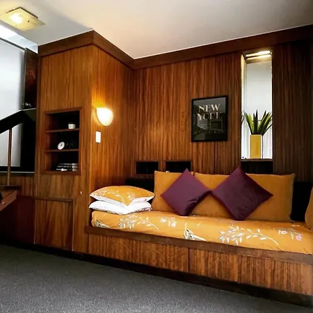 Spacious Hideaway Retreat, Brookfield, *