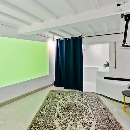 Unit In Inner With Movie And Parking Holiday home