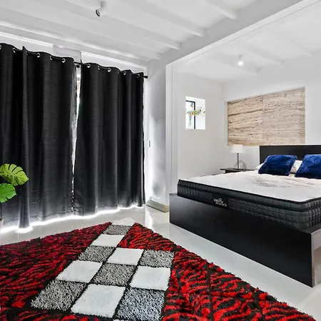 Unit In Inner With Movie And Parking Holiday home Brisbane