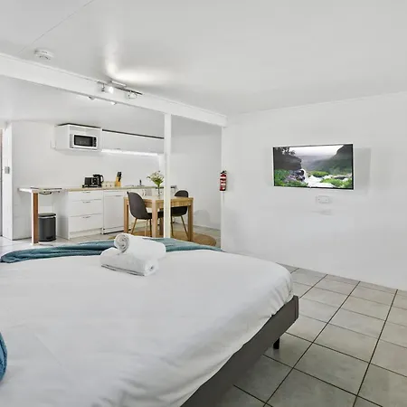 Apartment Unit And Private Backyard Brisbane
