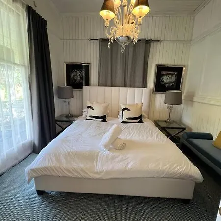 Stunning Tropical Oasis Free Parking Villa
