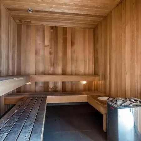 Modern Oasis With Sauna And Gym Access Apartment
